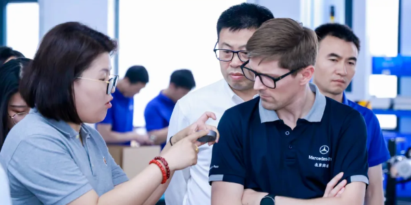 梅賽德斯奔馳蒞臨橋田智能，共探汽車柔性化生產(chǎn)與制造