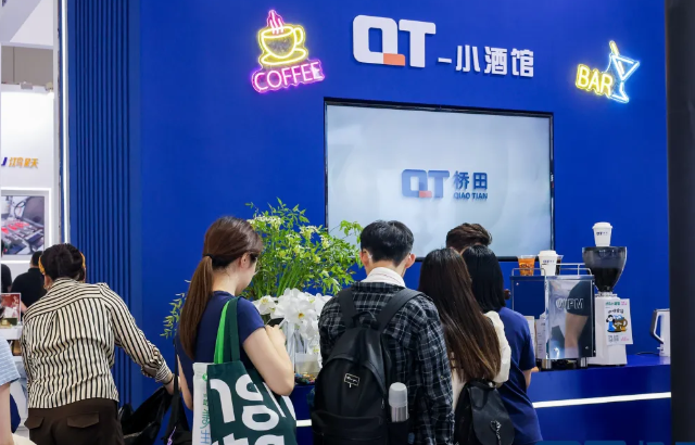 Qiaotian Rubber & Plastics Exhibition News | One-Stop Automatic Mold Change Solution Released with a Bang