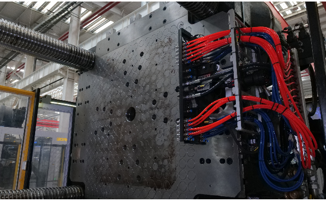 美的荊州工廠1800T后桶極速換模項目